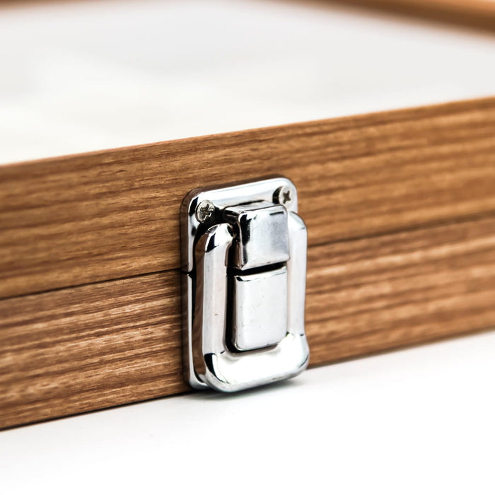 Caja Expositora de Madera y cristal con 24 compartimentos cierre