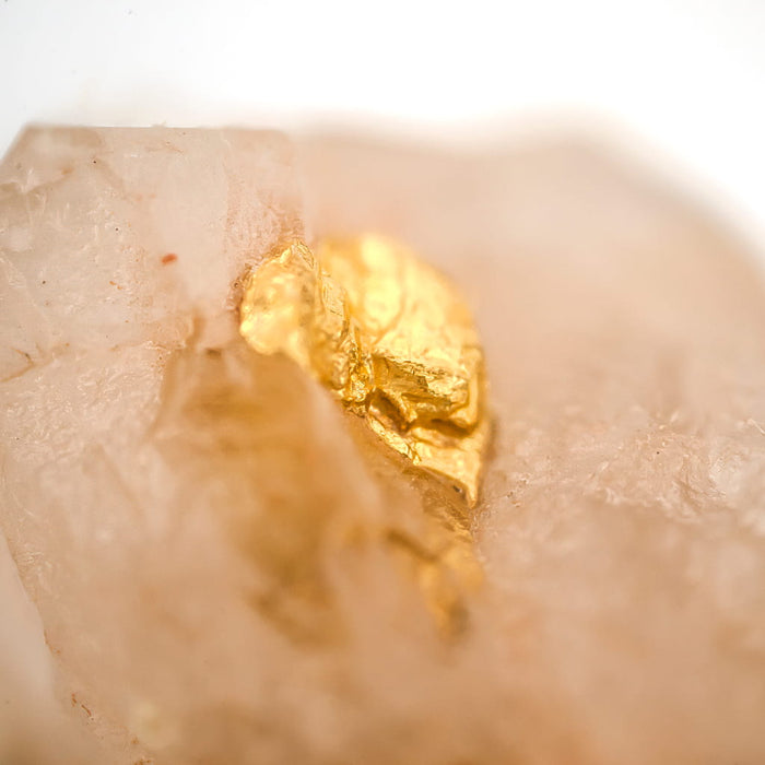 Ouro em caixa de coleção 4x4 cm 