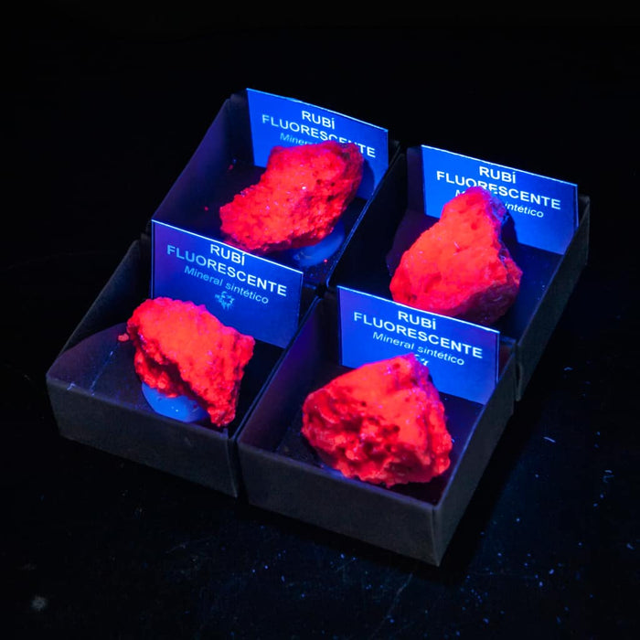 Rubí sintético fluorescente en Cajita de Colección 4x4 cm UV
